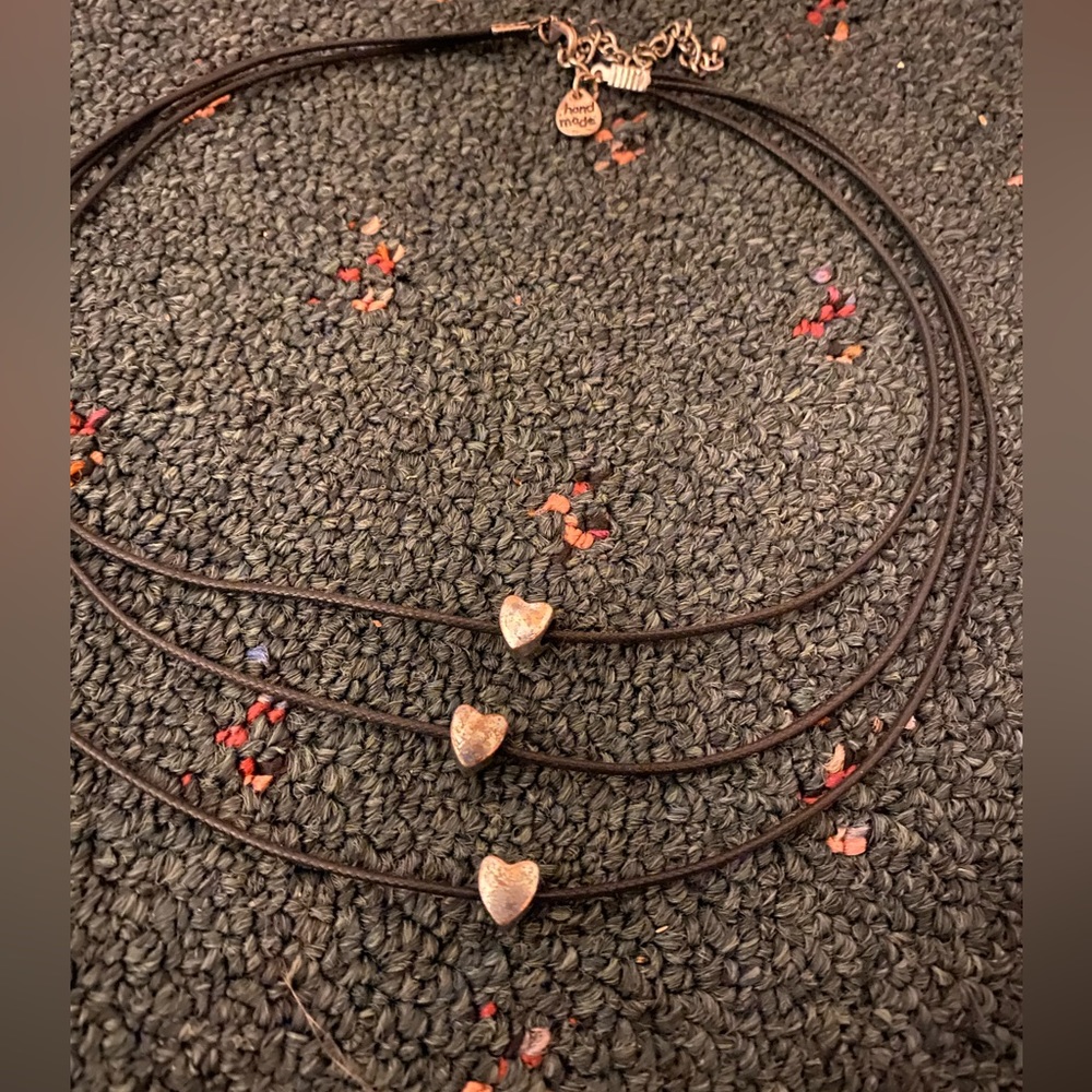 3-heart shaped shapes necklace black and silver